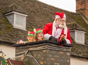christmas-parade-buckingham-161210-2