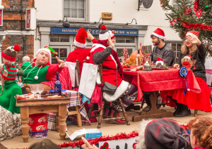 christmas-parade-buckingham-161210-3